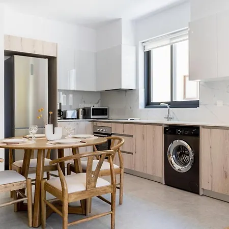 Solenne - Stylish 2-br & Balcony In * Λάρνακα