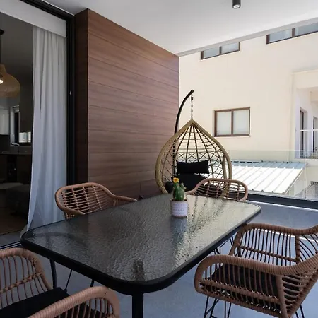Solenne - Stylish 2-br & Balcony In Λάρνακα
