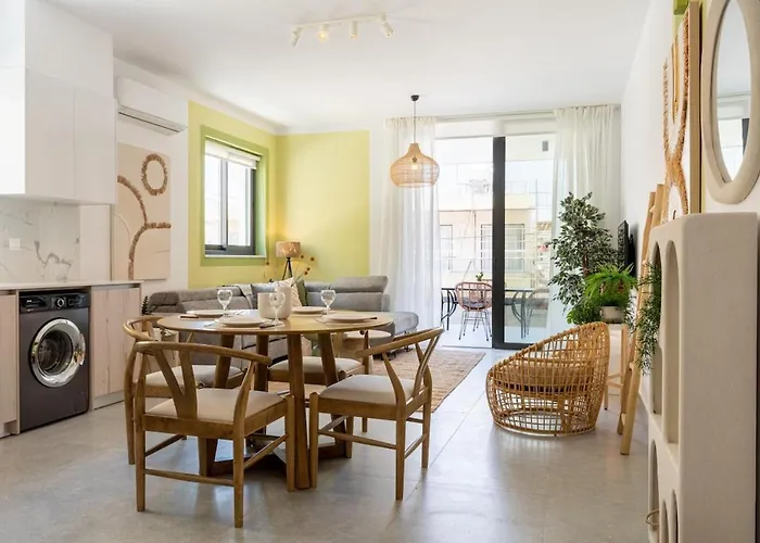 Solenne - Stylish 2-br & Balcony In Larnaka