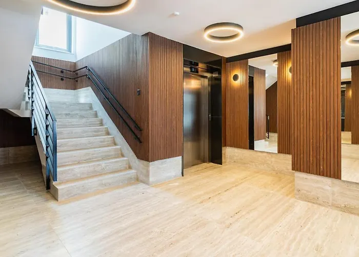 Apartment Solenne - Stylish 2-br & Balcony In