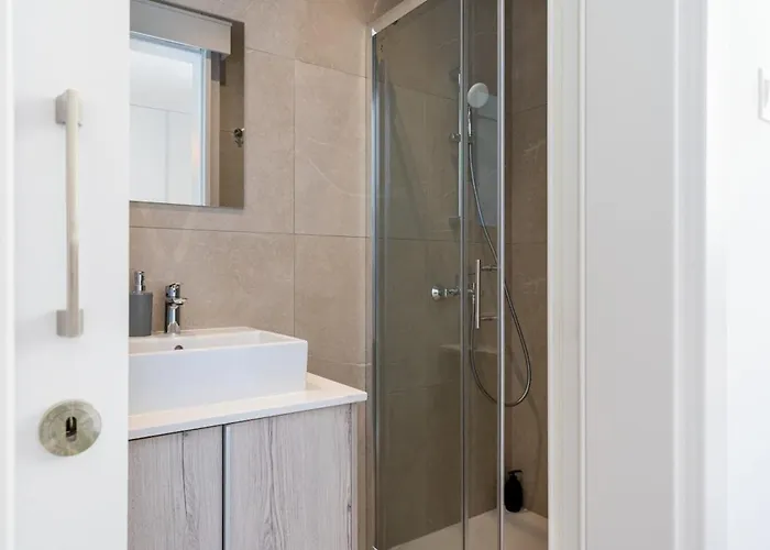 Apartment Solenne - Stylish 2-br & Balcony In Larnaka