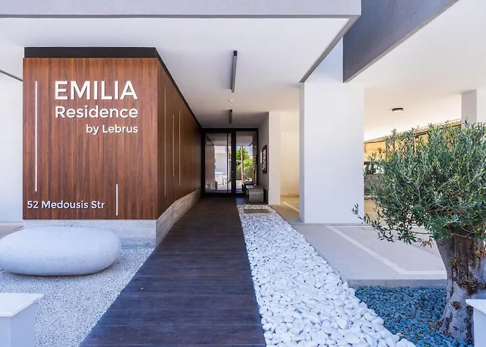 Apartment Solenne - Stylish 2-br & Balcony In