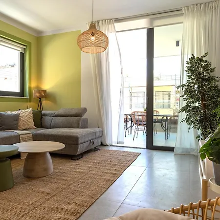 Apartment Solenne - Stylish 2-br & Balcony In *