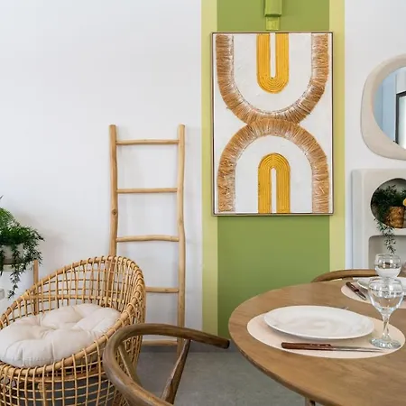 Solenne - Stylish 2-br & Balcony In Διαμέρισμα