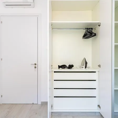 Solenne - Stylish 2-br & Balcony In Λάρνακα