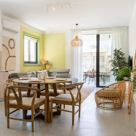 Solenne - Stylish 2-br & Balcony In Λάρνακα