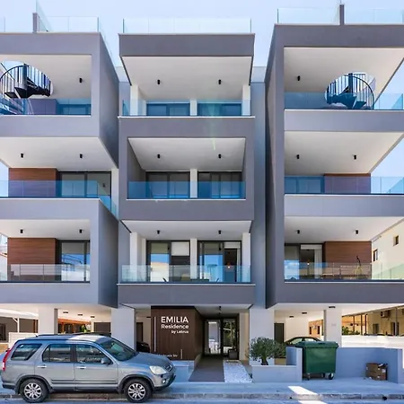 Solenne - Stylish 2-br & Balcony In * לרנקה